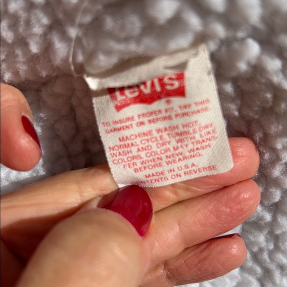 Vintage 80’s Levi's Men's Trucker 3 Denim Jacket with White Sherpa Lining - Picture 6 of 11